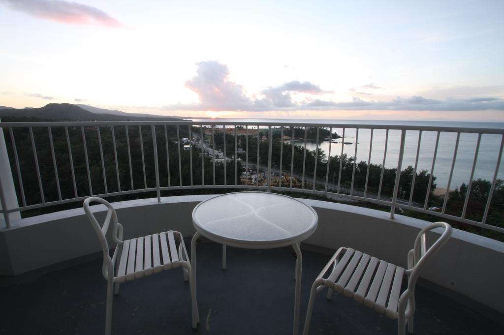 Okinawa Kariyushi Beach Resort Ocean Spa Onna Extérieur photo